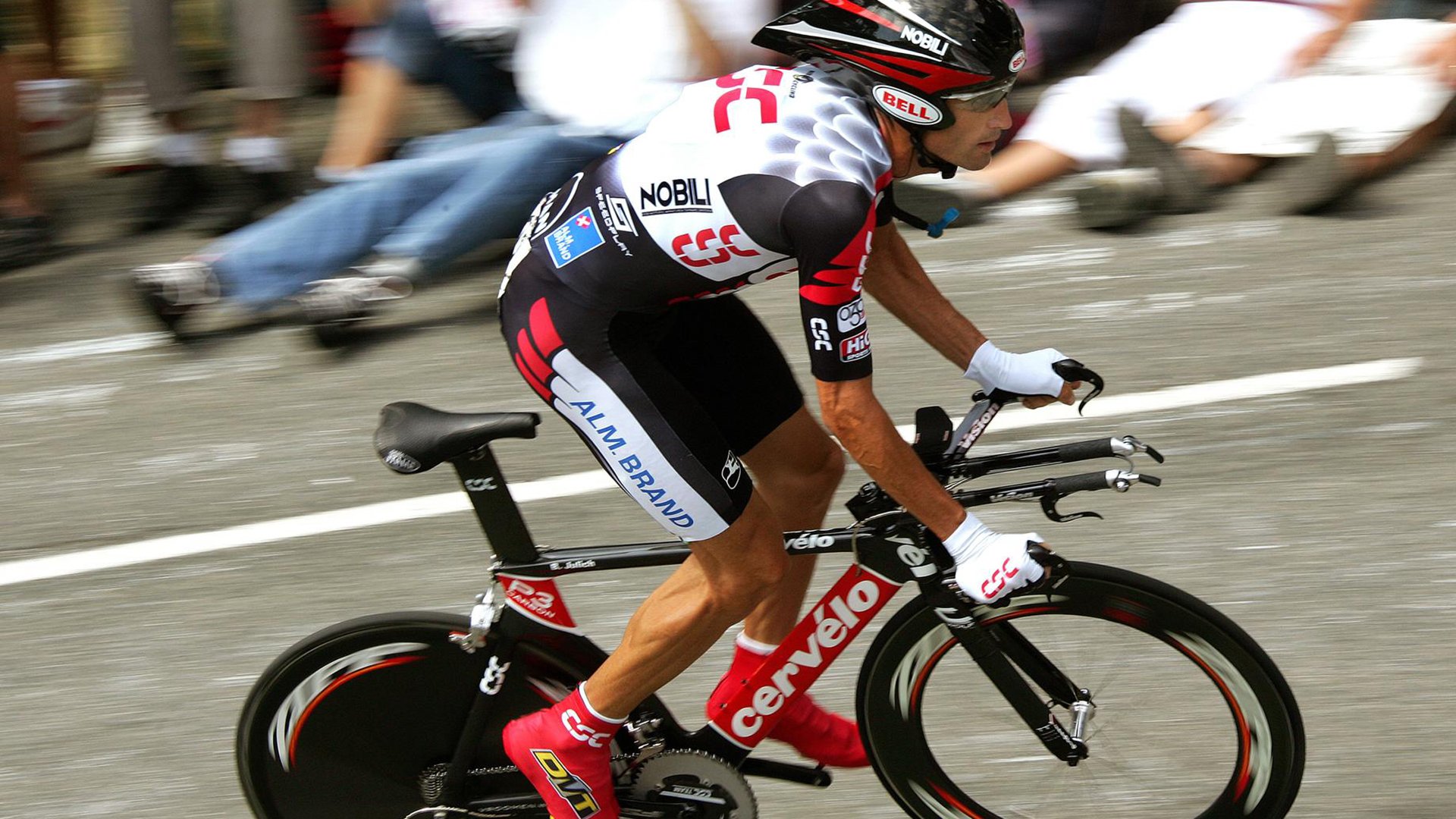 拜仁中场防守拦截成功率极高，拜仁中场球员